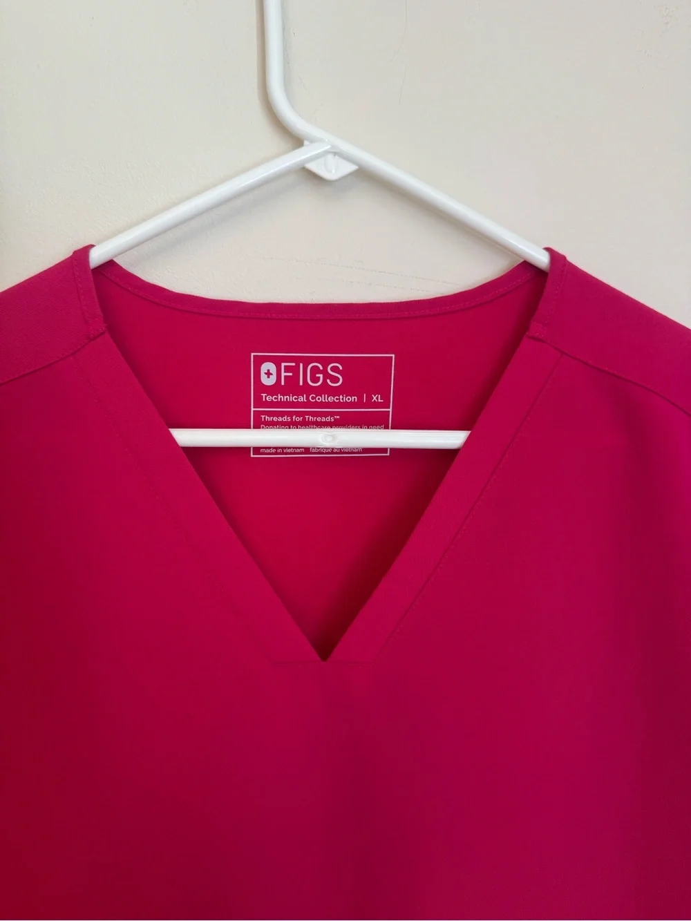 Figs Women’s Casma Three Pocket Scrub Top Size XL Ultra Rose Pink PO 2926 - Picture 4 of 7